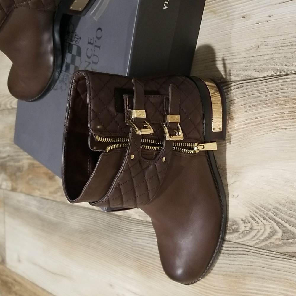 Ladies 8.5 Vince Camuto boot
